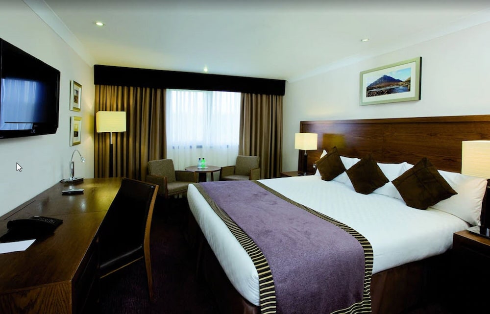 Premium Room, 1 King Bed - Photo 4