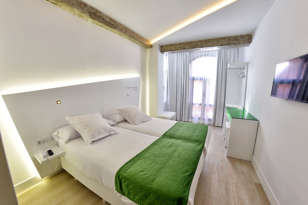 Superior Double Room - Photo 10
