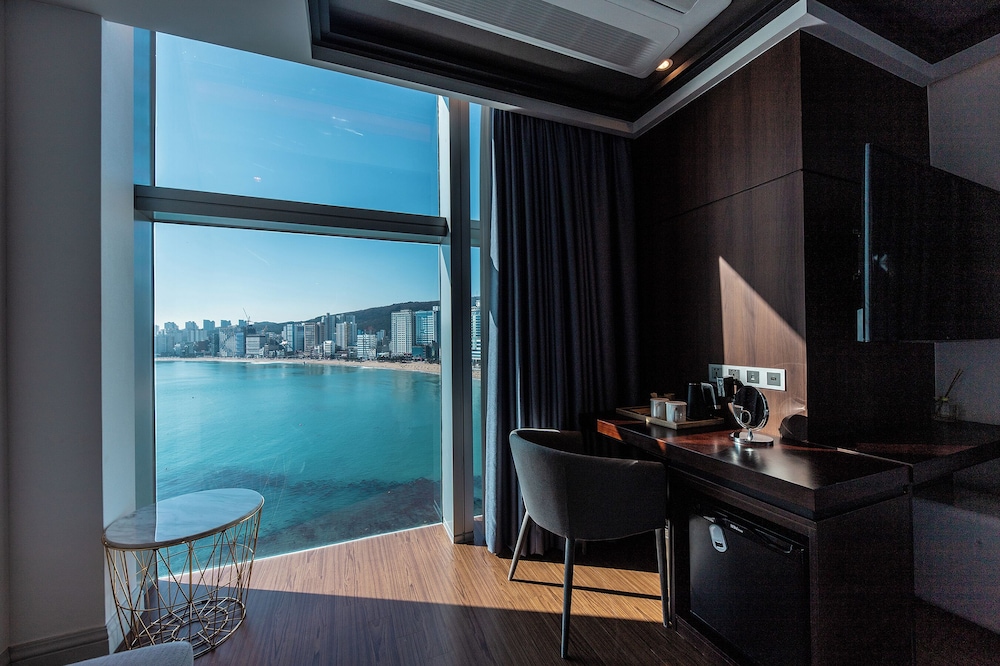 Panorama Suite Room -Breakfast Included,Unlimted StarbucksCoffee Bean,OTT Available,15PM CI /13PM CO - Photo 5