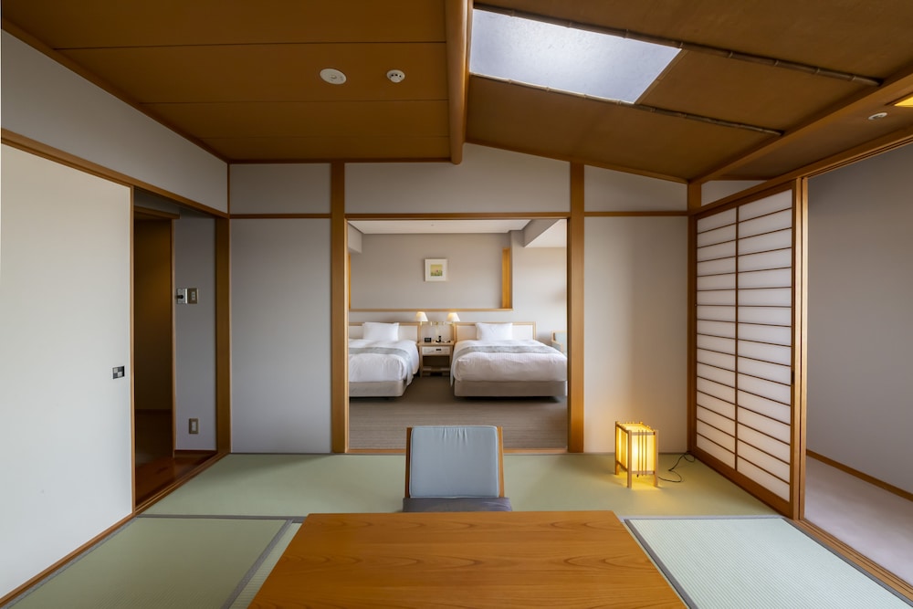 Grand Room, Non Smoking, Lake View photo 1
