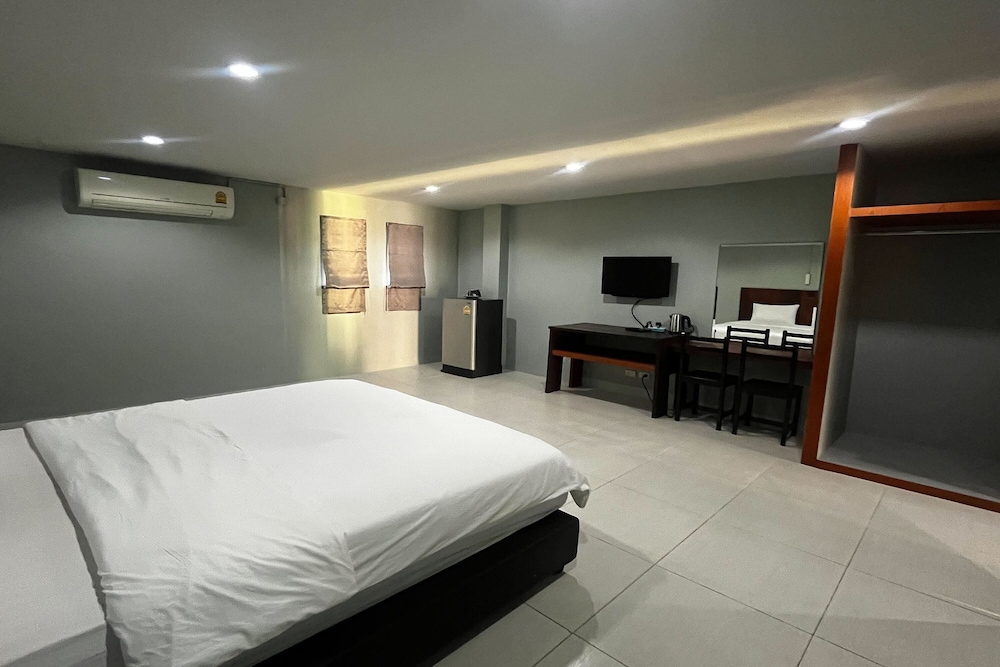 Standard Double Room, City View - Photo 8