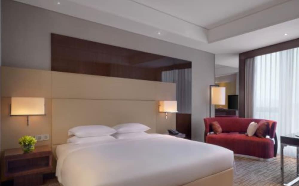 Club Room, 1 King Bed - Photo 1