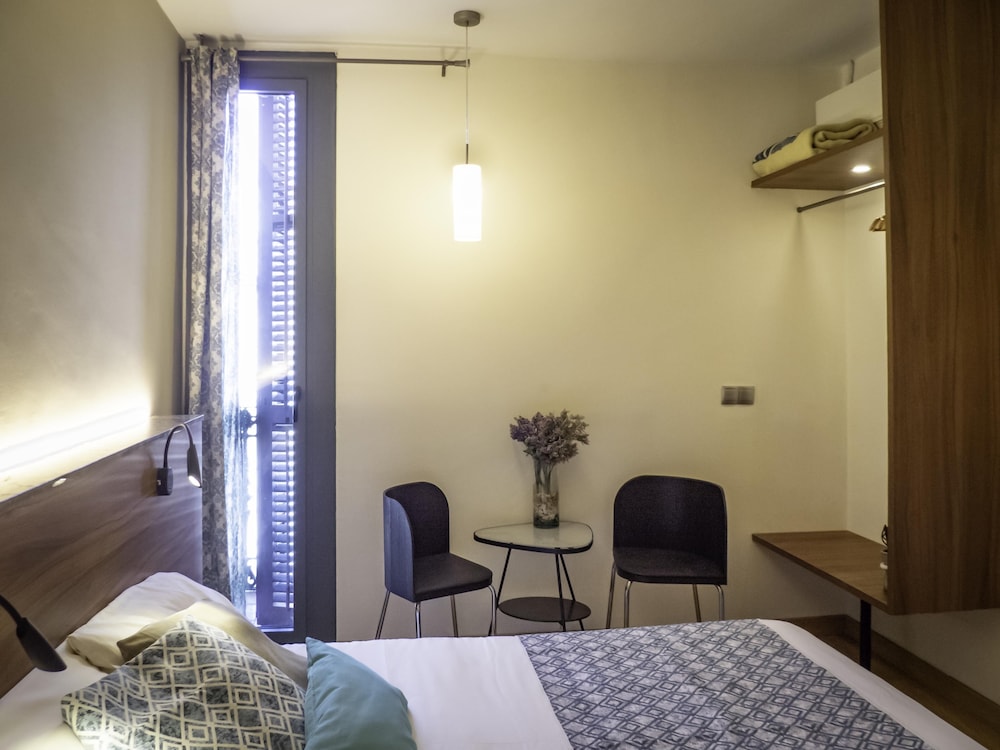 Triple Room, Ensuite photo 2
