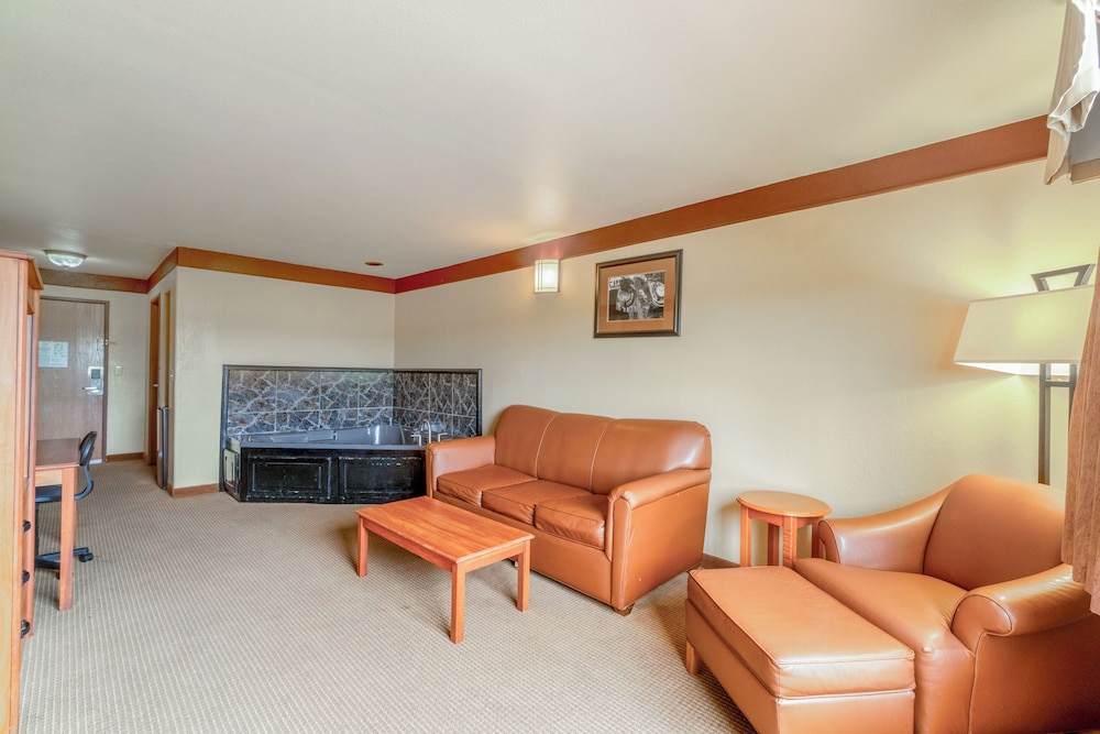 Suite, 1 King Bed, Non Smoking (Jacuzzi Tub) - Photo 14