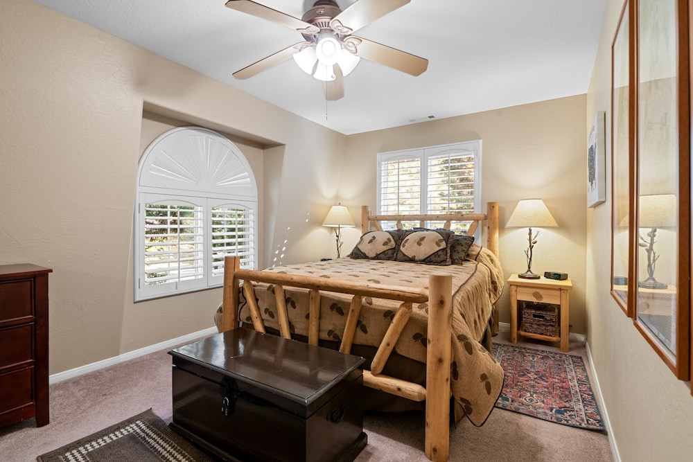 House, Multiple Beds, Patio, Mountain View photo 2