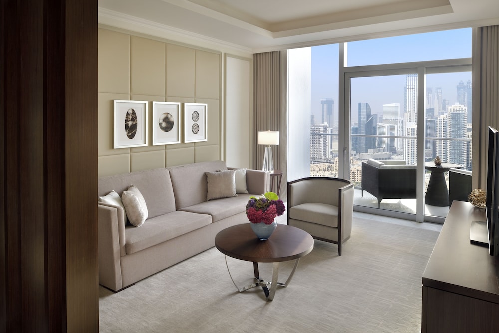 Premier Suite Burj Khalifa & Fountain View - Lounge Access serving Lunch, afternoon tea and Dinner photo 2