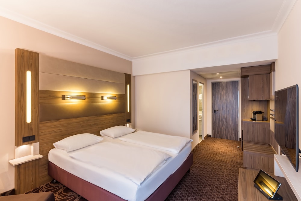 Superior Room, 1 Queen Bed photo 2