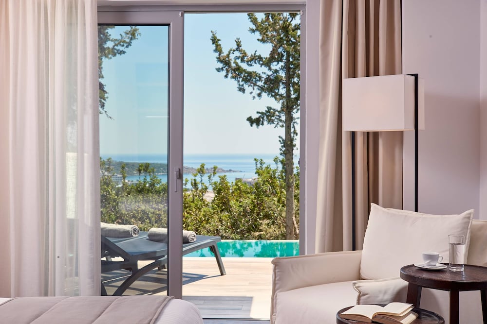 Exclusive Room, Private Pool, Sea View - Photo 8