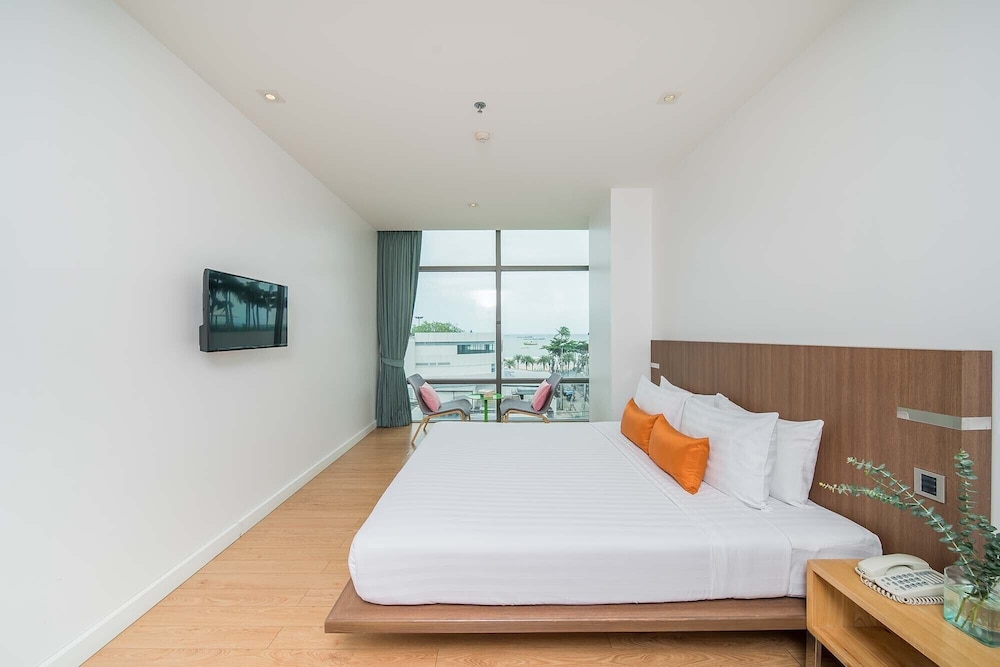 Deluxe Room, City View photo 3