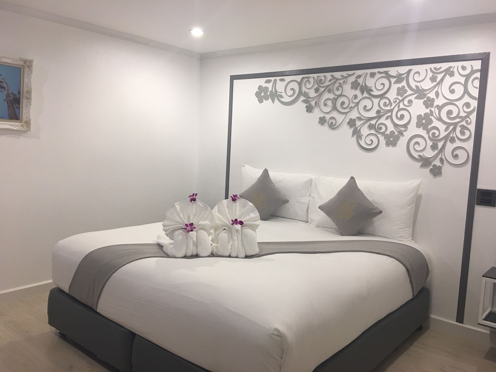 Standard Double Room, 1 King Bed, Non Smoking photo 3