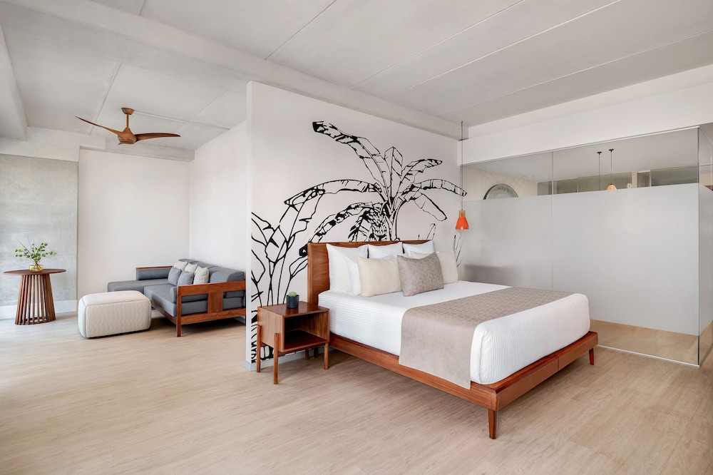 Vantage Club Premium Suite Golf & Ocean View King Bed