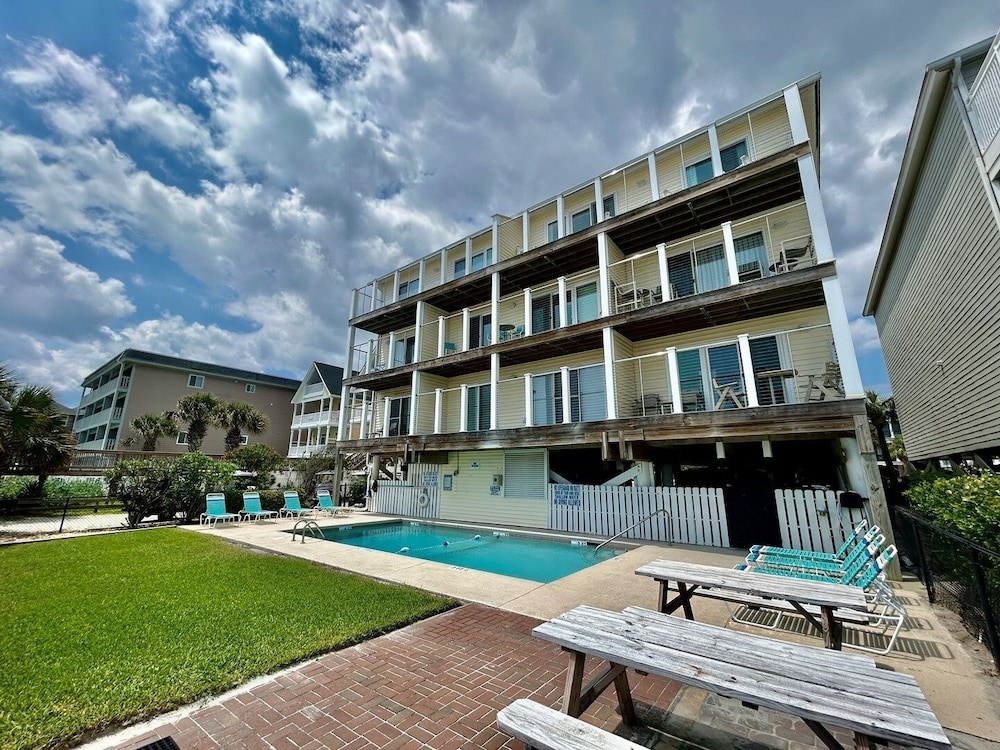 Condo, 2 Bedrooms photo 2