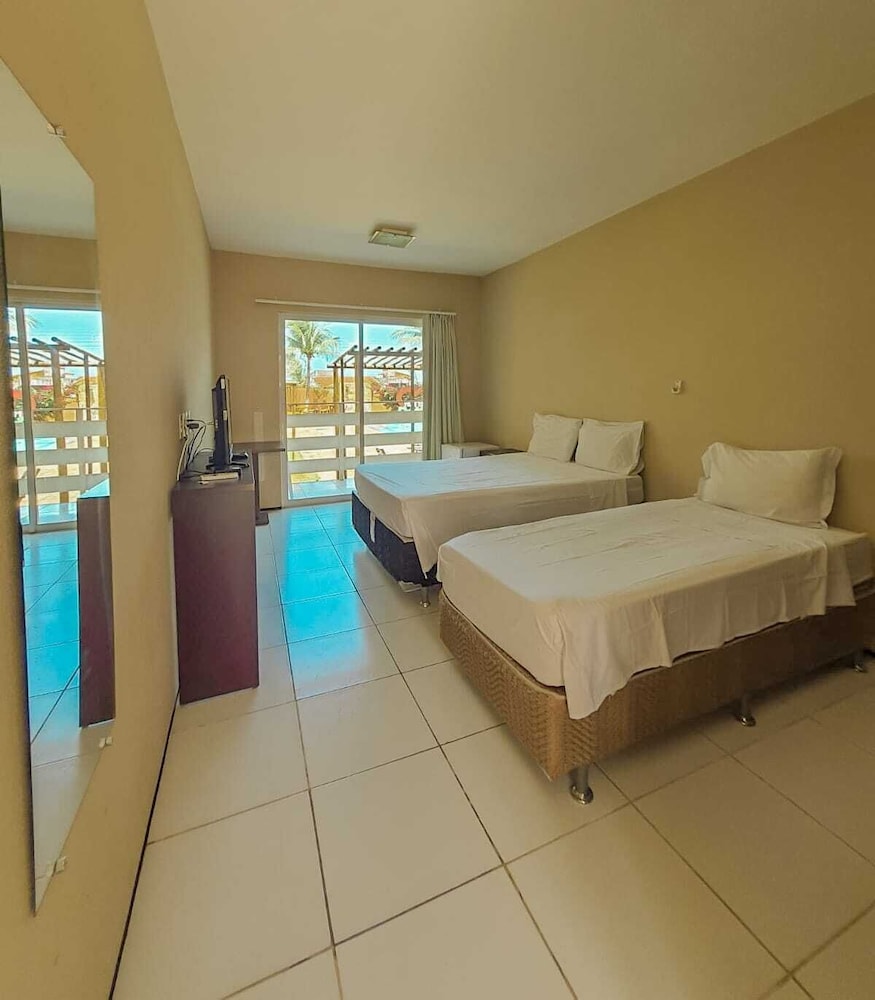 Basic Double or Twin Room, Private Bathroom, Pool View photo 1