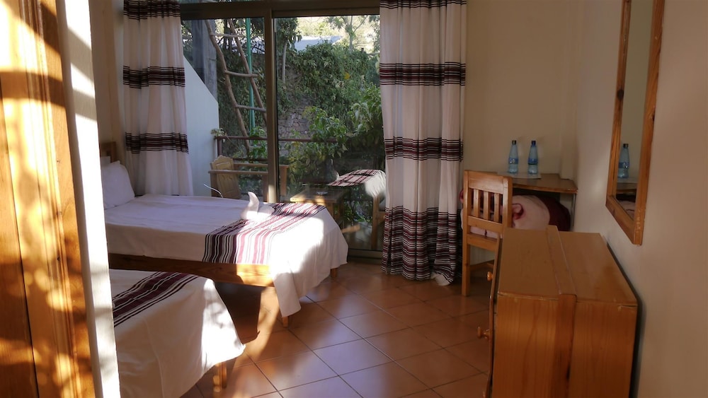 Standard Single Room, Balcony, Mountain View photo 2