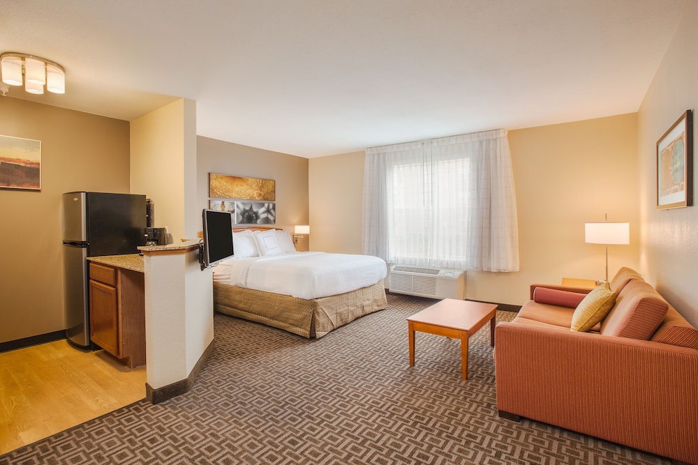 Suite, 1 Bedroom (Mobility/Hearing Access, Roll-In Shwr)
