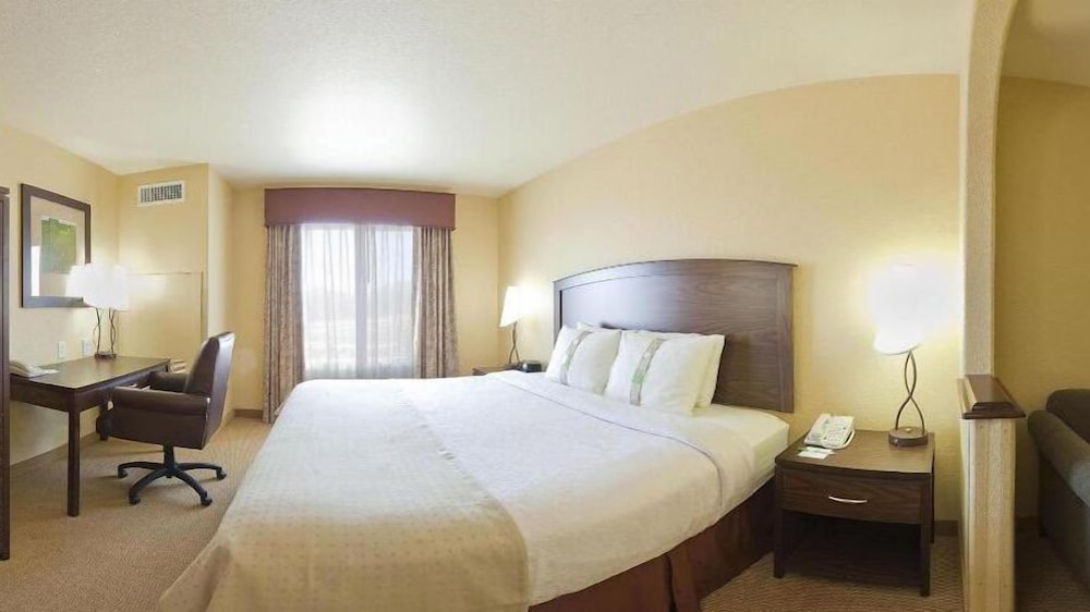 Suite, 1 King Bed (Additional Living and Dining Area) - Photo 3