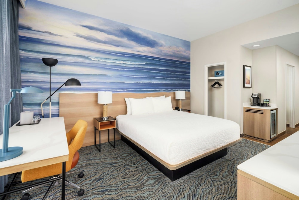Room, 1 King Bed, Harbor View (Hearing Accessible)