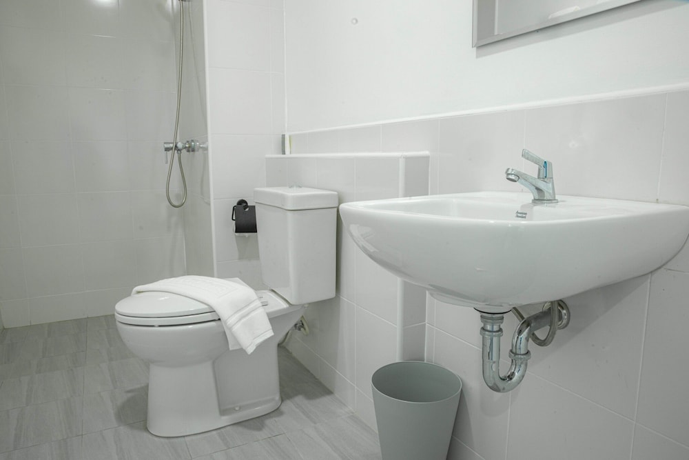 Standard Double Room, 1 King Bed - Photo 5
