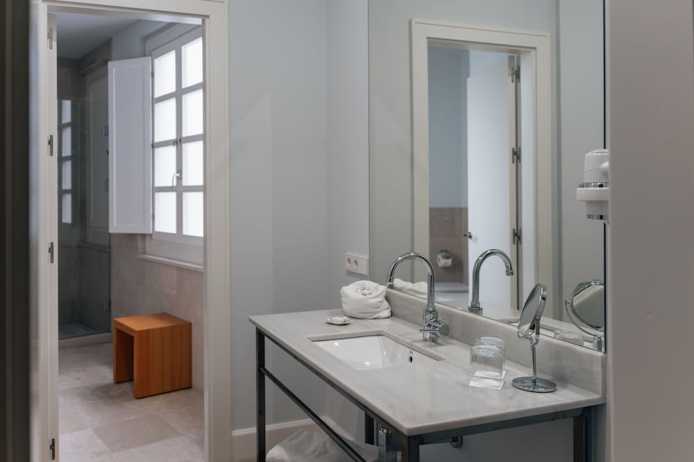 Deluxe Studio Suite - Photo 38