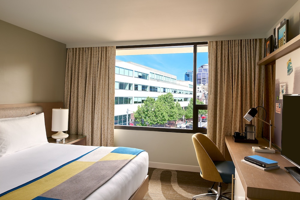 Premier Room, 1 King Bed (City) - Photo 6