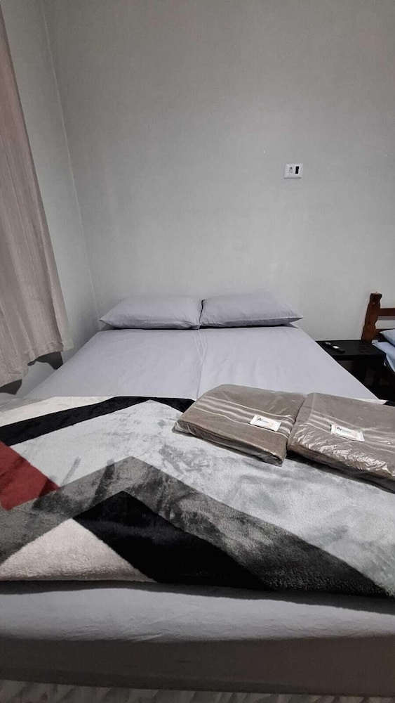 Room (2) photo 3