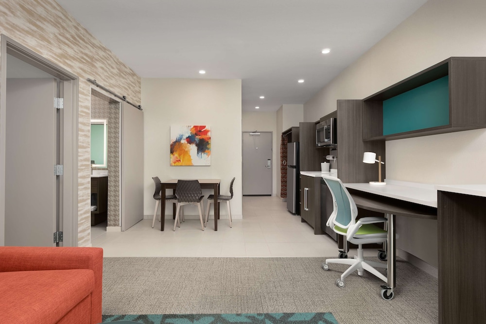 Suite, 1 Bedroom - Photo 1