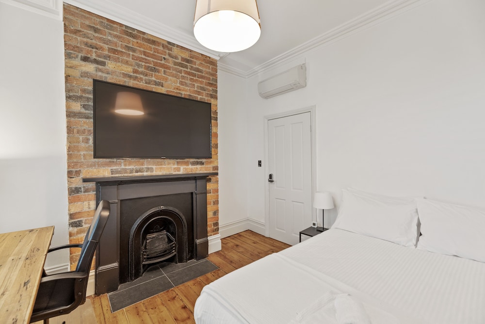 Executive Suite, Shared Bathroom