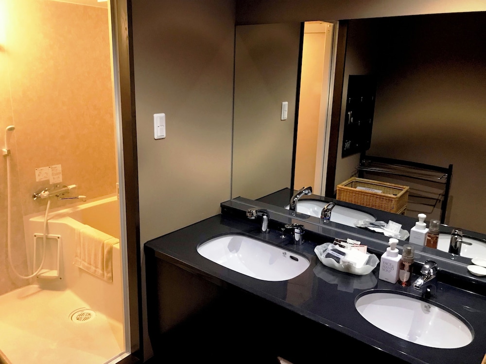 Basic Twin Room, 2 Twin Beds, Non Smoking photo 2