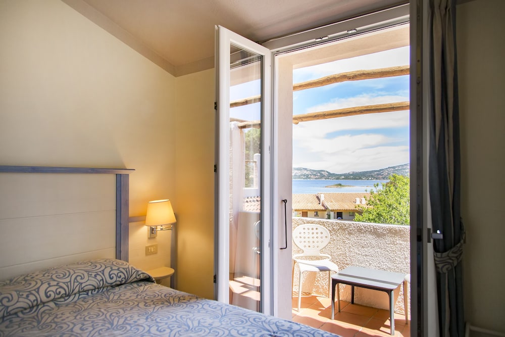 Standard Double or Twin Room, Sea View - Photo 1