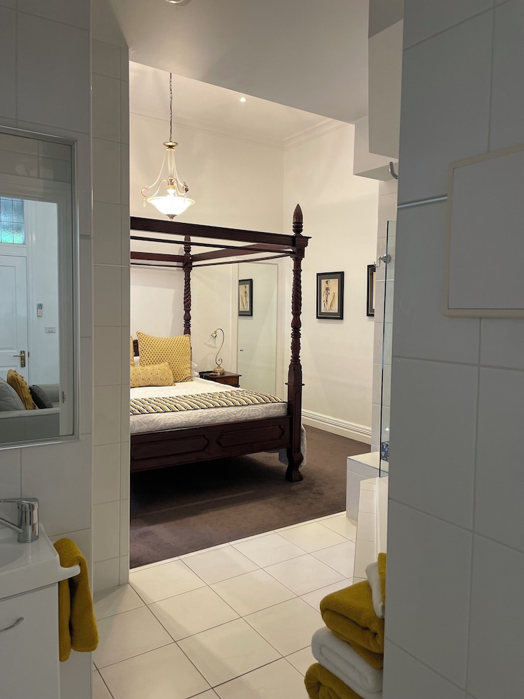 1 Bedroom Adelaide Spa Suite photo 3