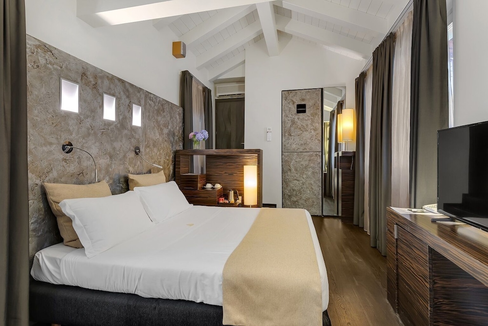 Deluxe Double Room, Courtyard View