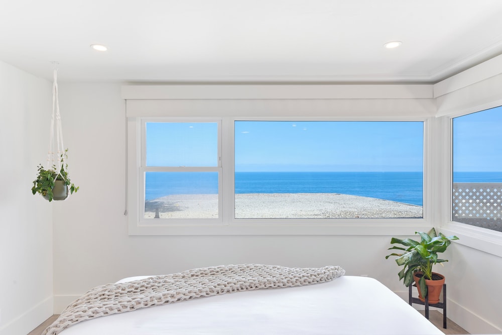 Peaceful Ocean View King Room