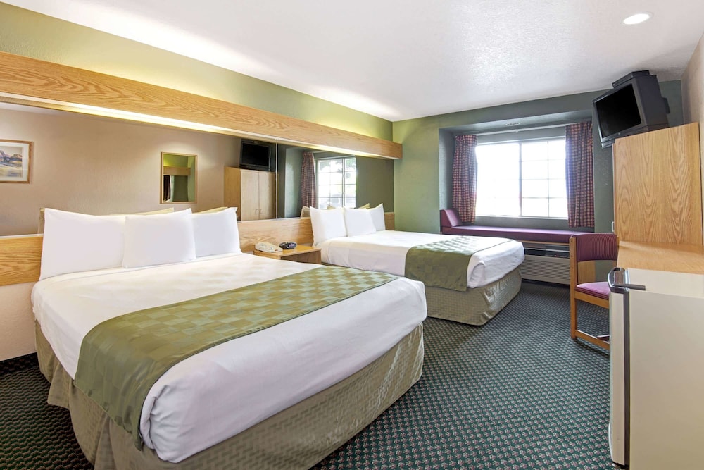 Room, 2 Queen Beds, Accessible, Non Smoking - Photo 1