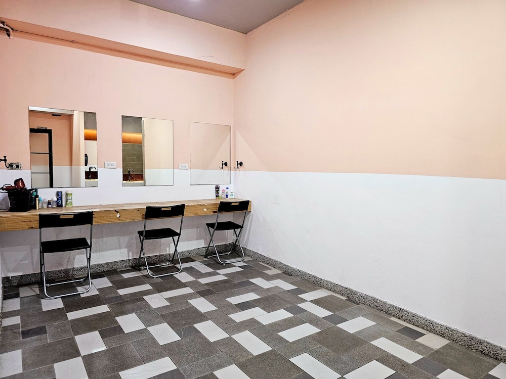 Standard Shared Dormitory, Women only