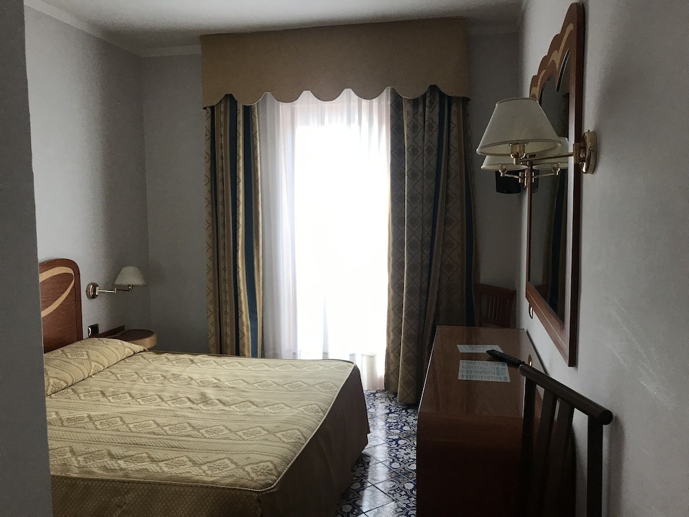 Standard Triple Room - Photo 3
