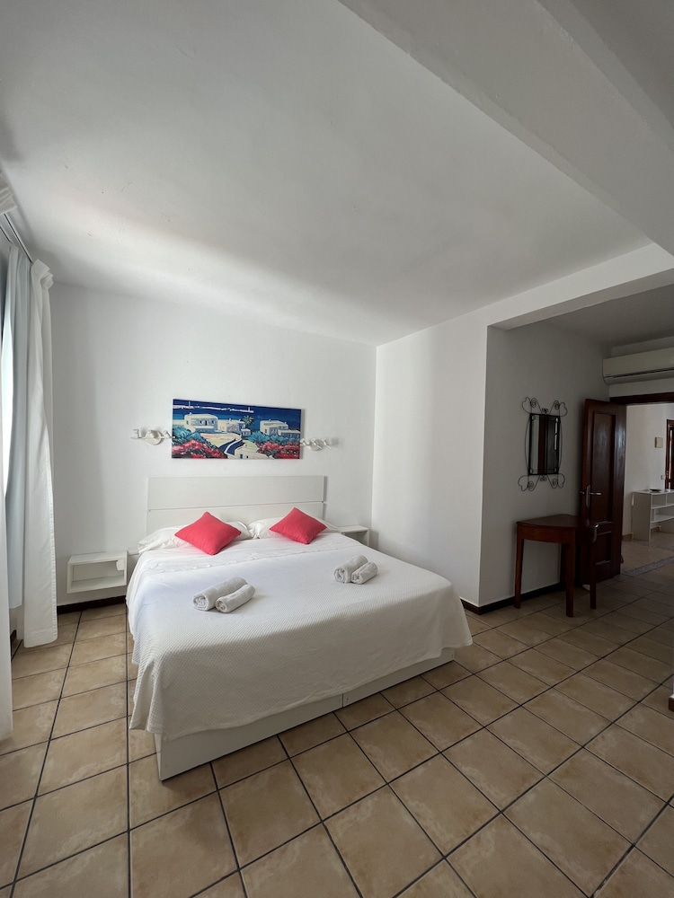 Deluxe Apartment, 2 Bedrooms, Terrace, Sea View photo 2
