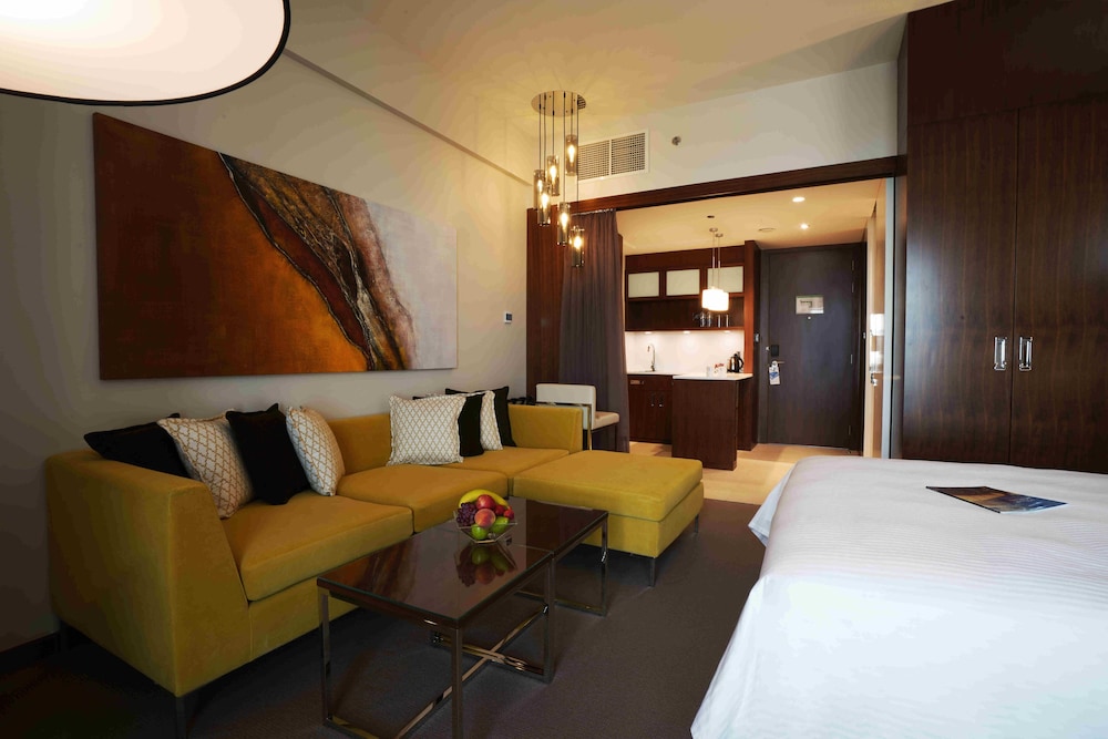 Studio, 1 Queen Bed, City View (Spacious) photo 3
