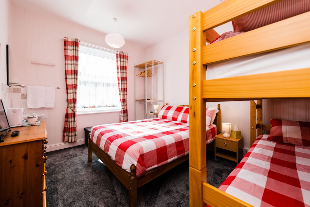 Family Room, Ensuite photo 1