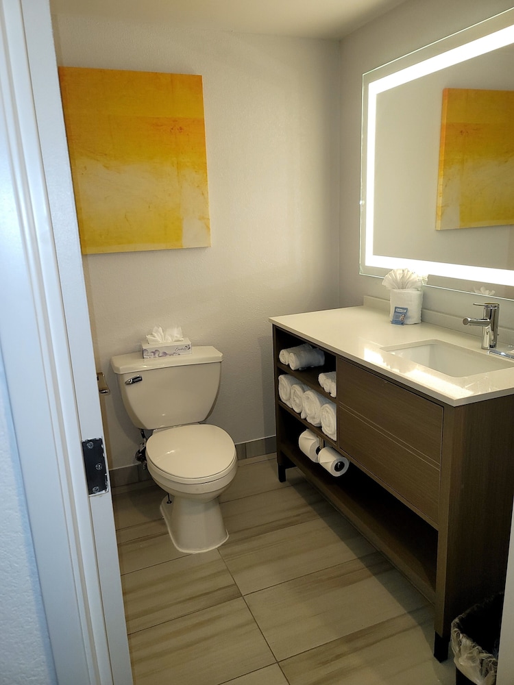 Suite, 2 Queen Beds, Non Smoking - Photo 3