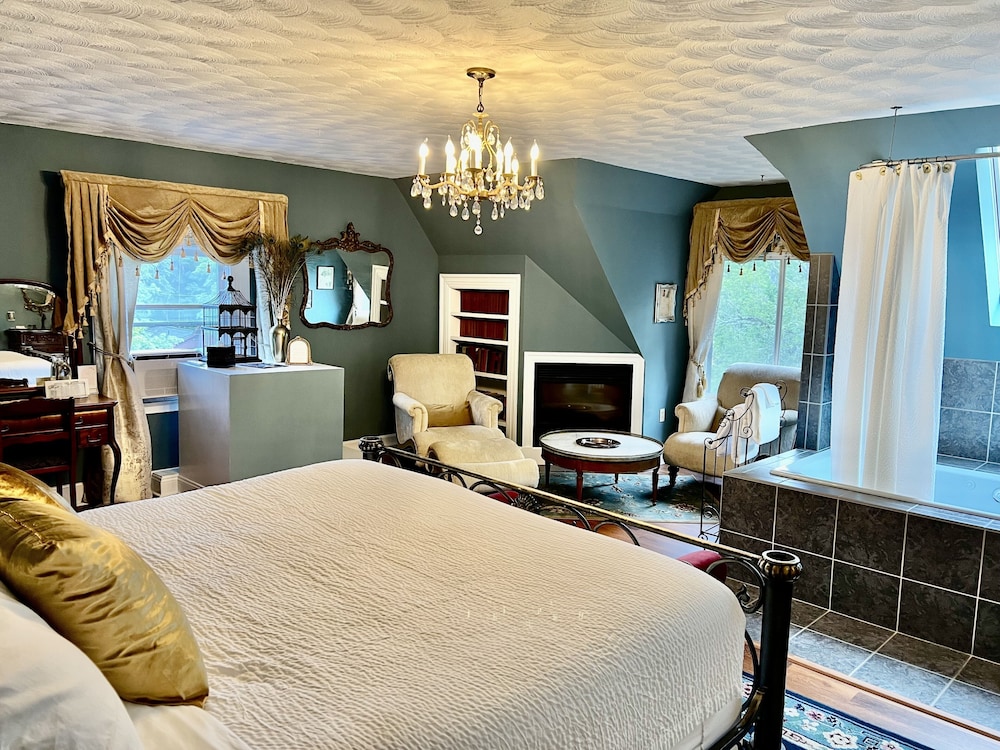Luxury Suite, 1 King Bed photo 1