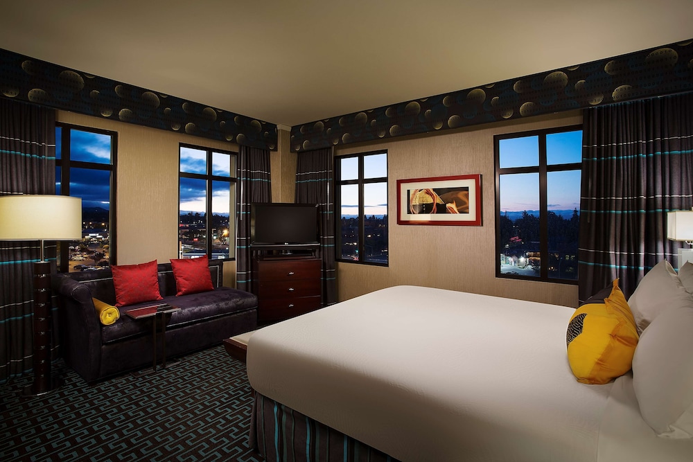 Basic Suite, 1 King Bed, Non Smoking - Photo 1