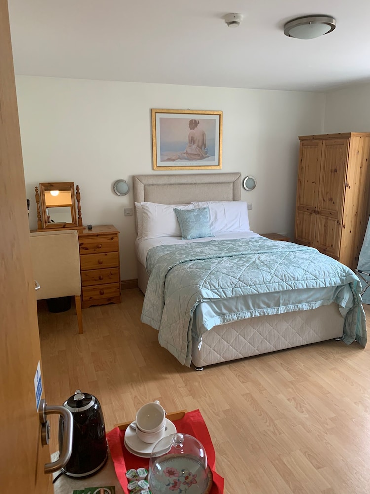 Deluxe Double or Twin Room, Ensuite, Courtyard View photo 3