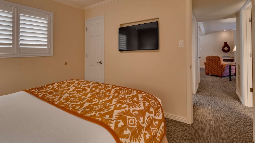 Suite, Multiple Beds, Non Smoking, Fireplace (with Sofabed)
