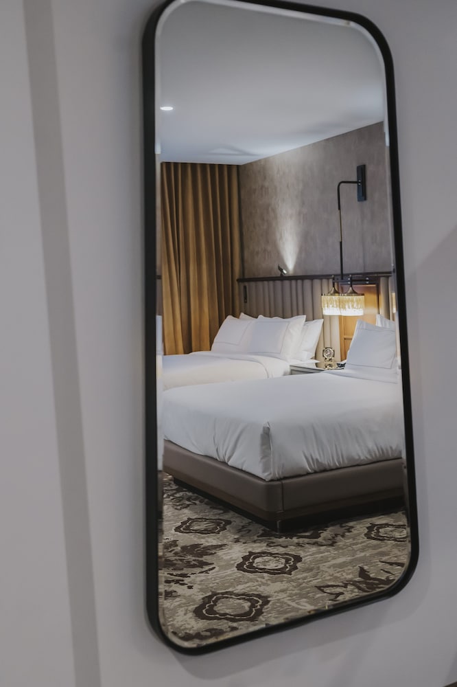Room, 2 Queen Beds, Accessible (Peregrine, Mobility, Roll-In Shower) - Photo 2