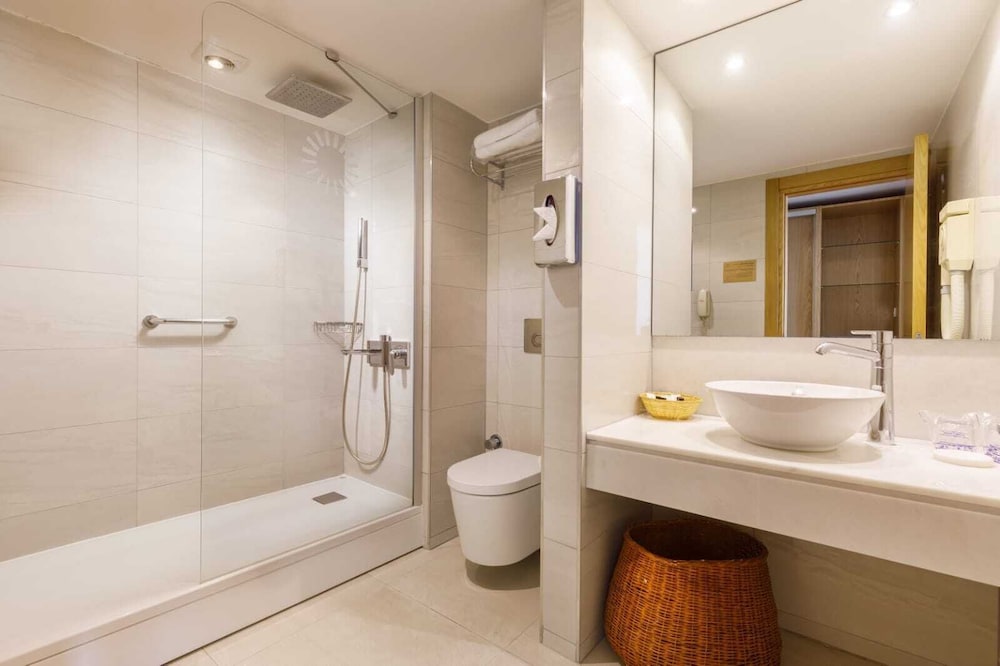 Superior Double or Twin Room, Balcony, Sea View - Photo 4