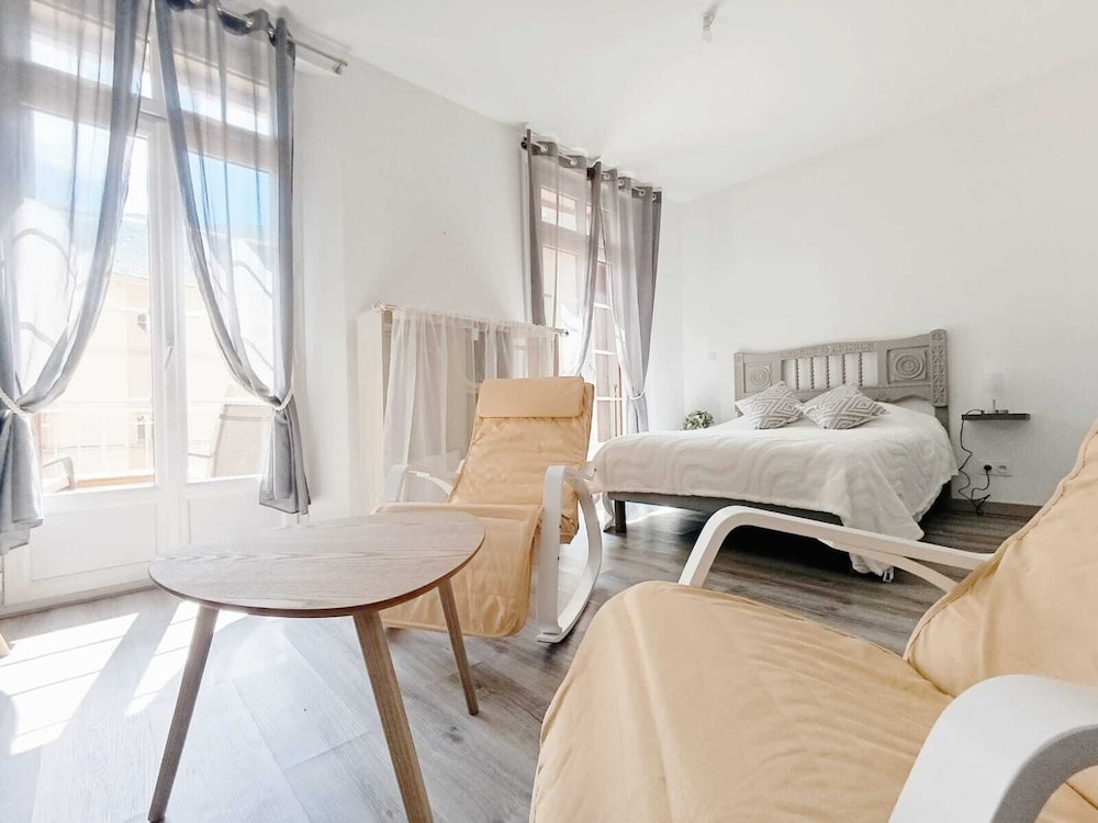Standard Apartment, Non Smoking, Pets Allowed