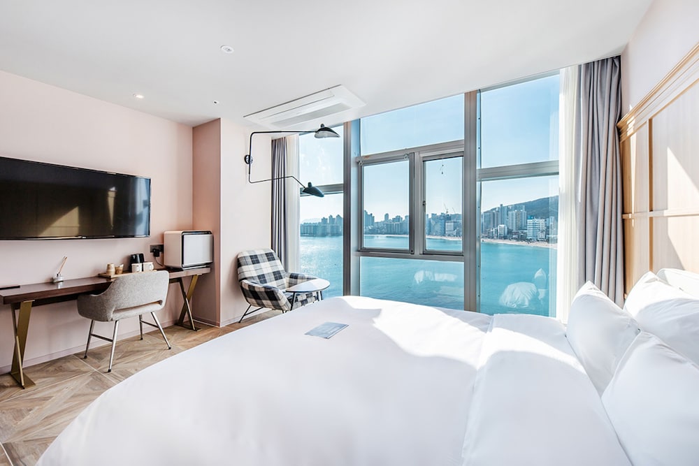 Golden Suite Room --Breakfast Included,Unlimted Starbucks Coffee Bean,OTT Available,15PM CI/13PM CO - Photo 11