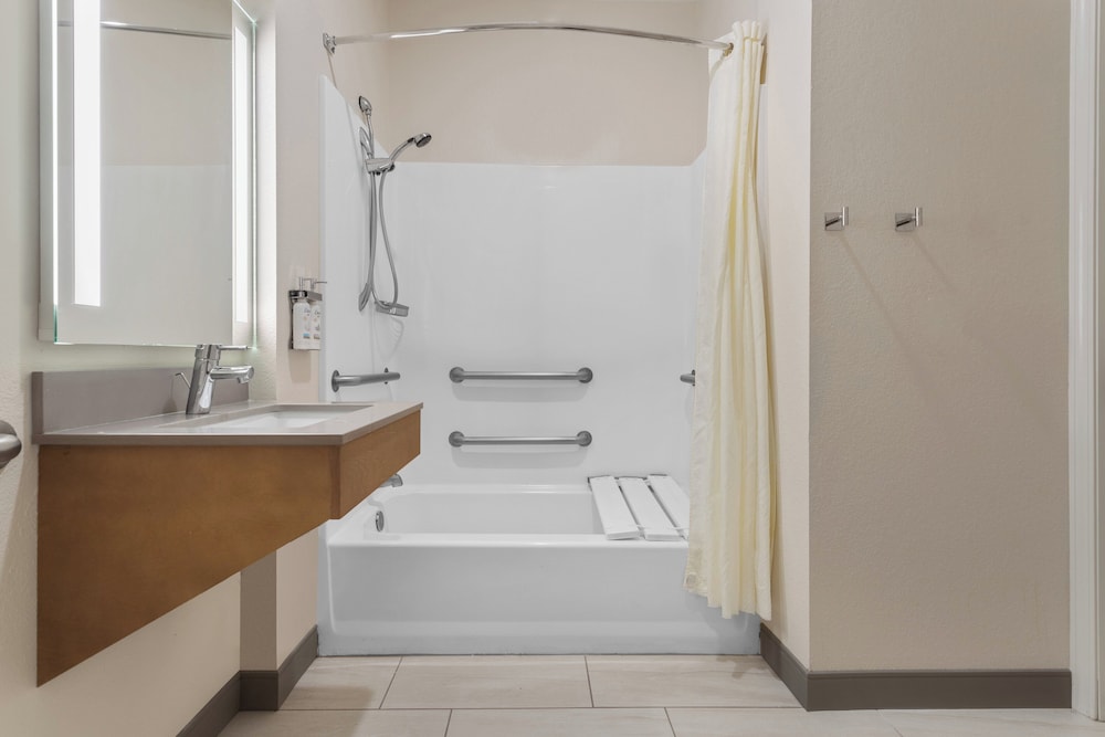 Suite, 1 Bedroom, Accessible Bathtub (Communications, Mobility) - Photo 2