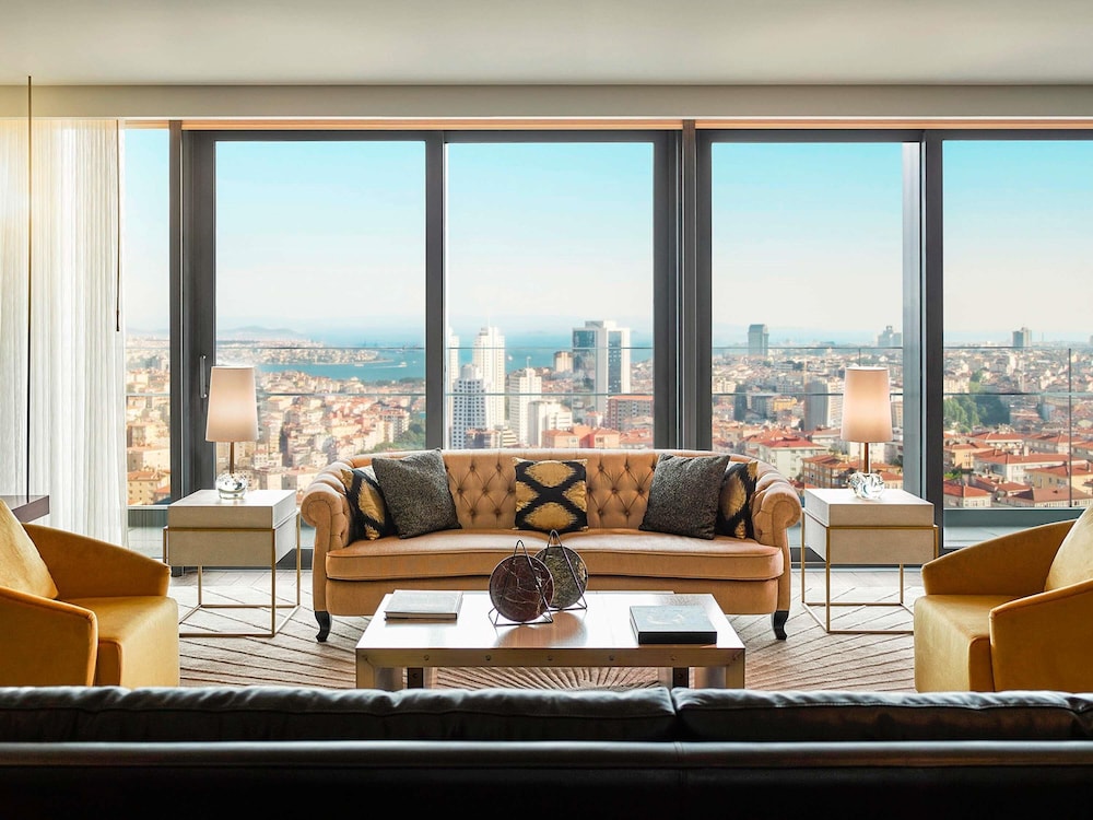 Fairmont One Bedroom Suite with Two Queen Beds and Lounge Access thumbnail 6