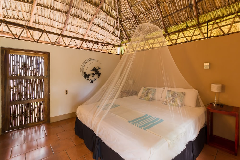Comfort Bungalow, 1 King Bed, Non Smoking, Garden View